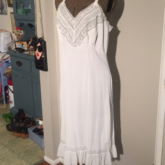 2 vintage slips - Picture 1 of 3